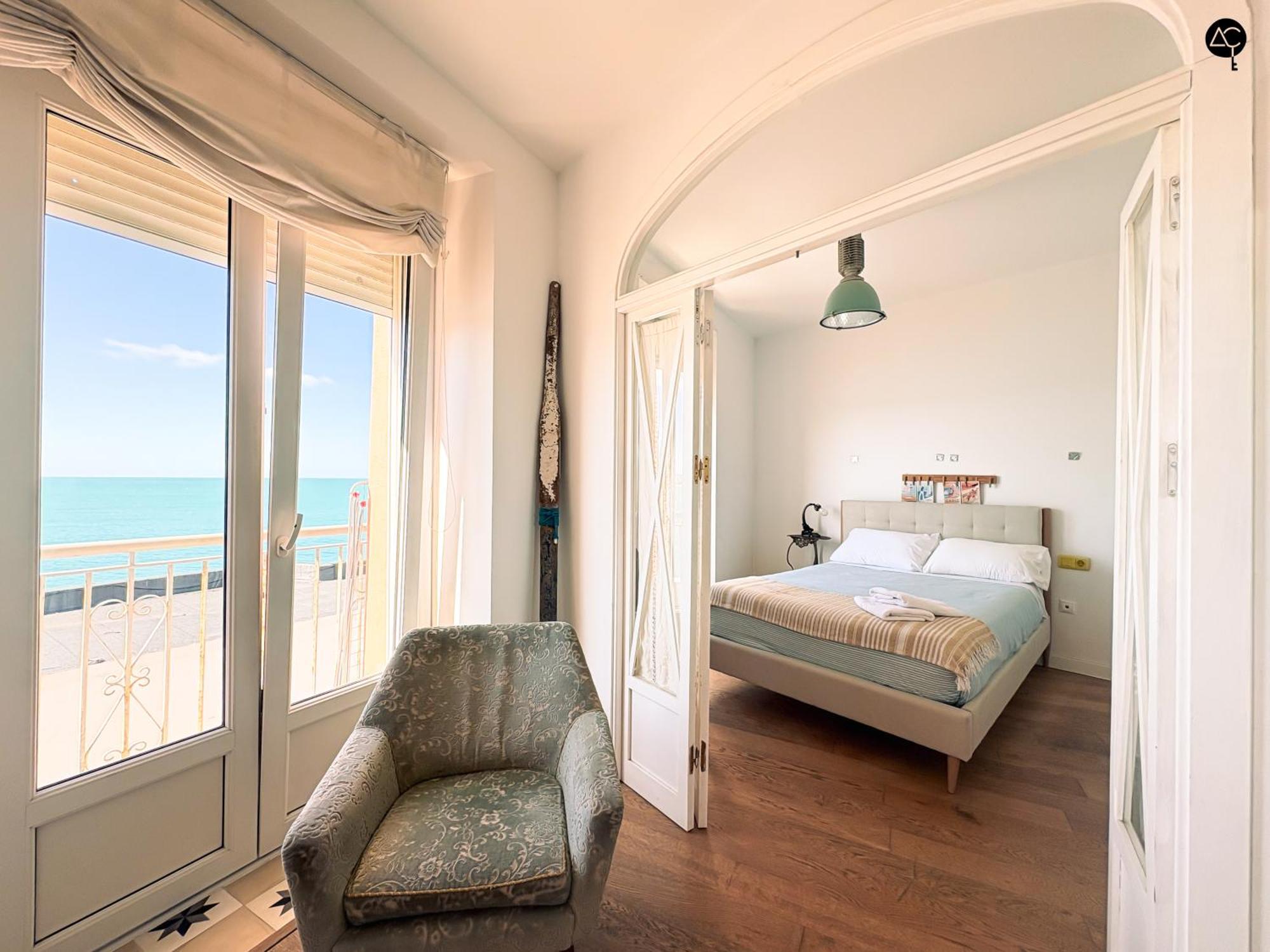 Apartamento The Traveller`s house Balcón al Mar con Ascensor Cádiz Exterior foto